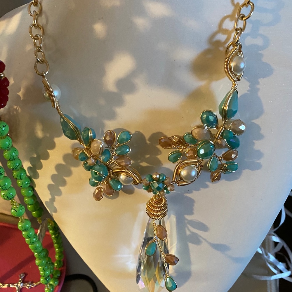 Collares - Picture 8 of 11